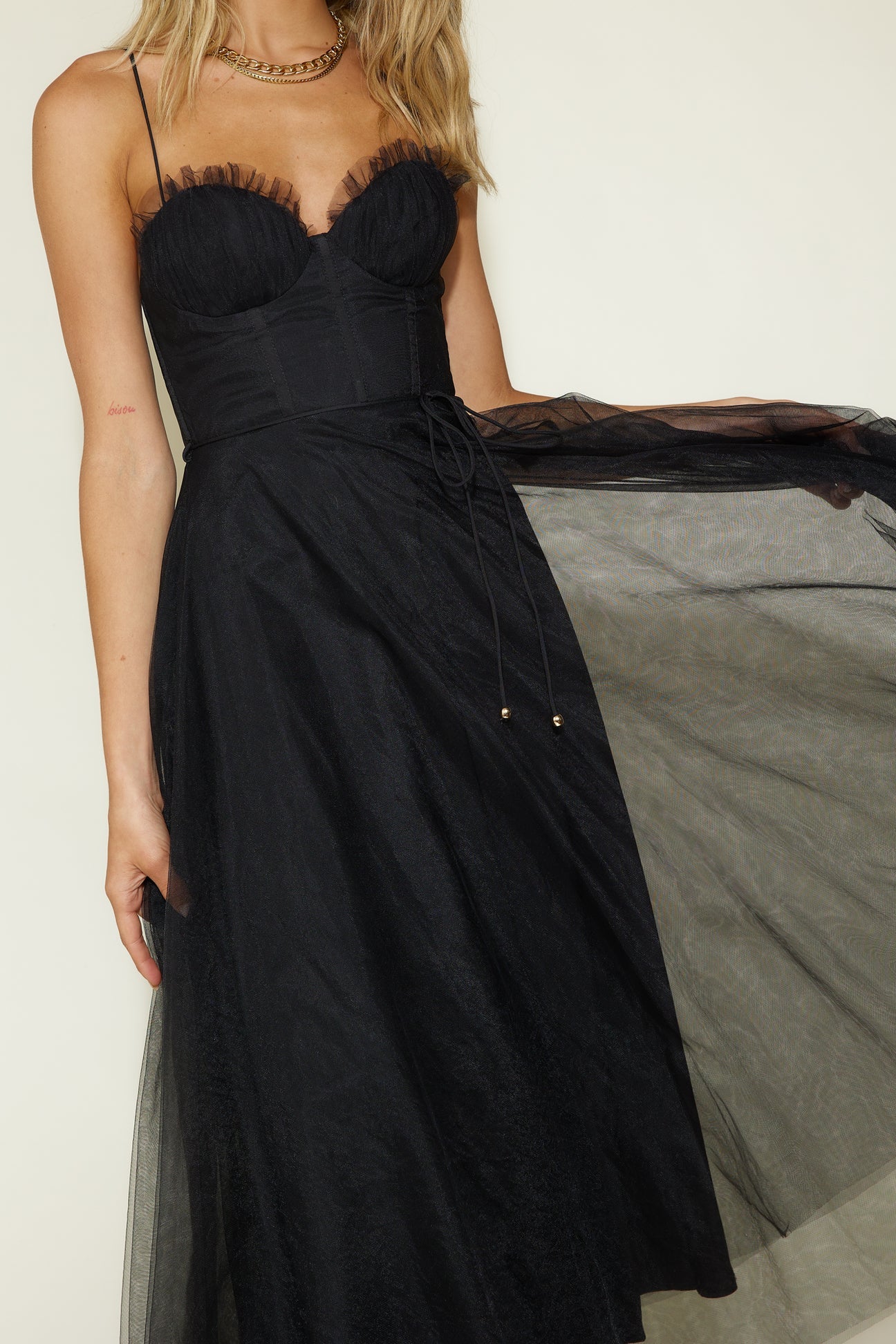 WINDFALL MIDI DRESS -BLACK